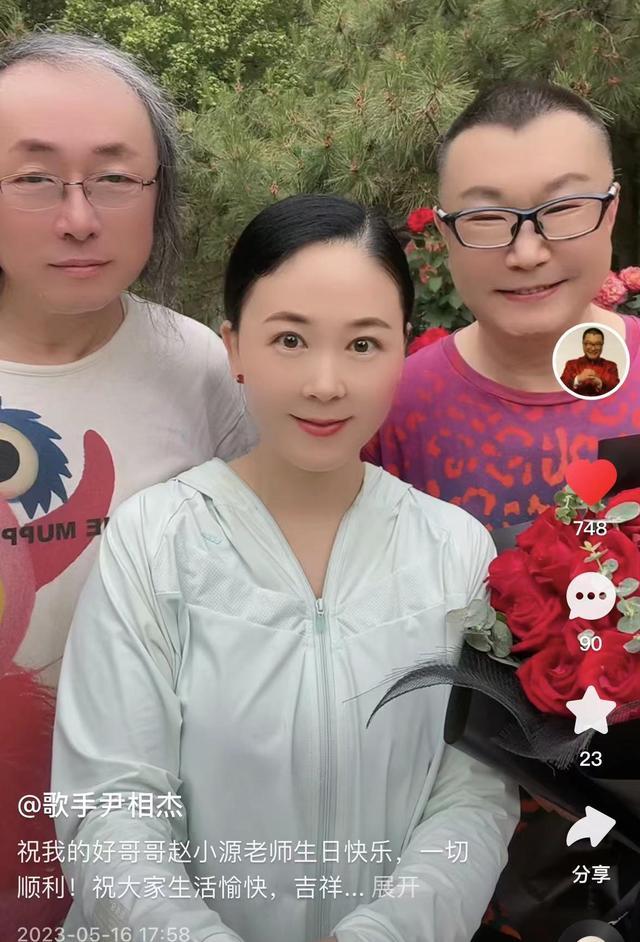 尹相杰带小16岁爱妻和友聚会，女方面部僵硬，戴奢侈品婚后太高调