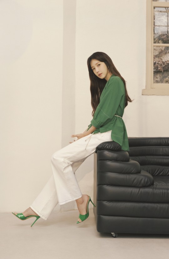 【PokerStars】韩国女艺人李智雅拍代言品牌最新宣传照