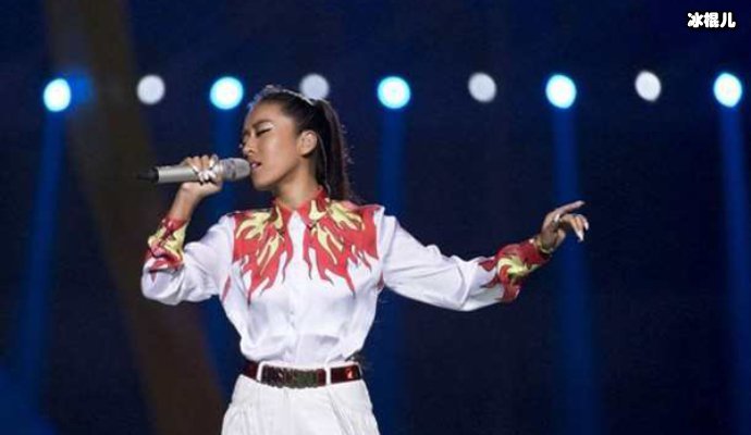 【PokerStars】徐佳莹在《歌手当打之年》舞台上演唱歌曲《言不由衷》，感动众人