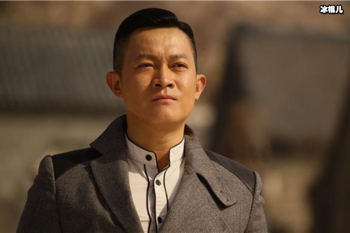 杨志刚拍戏带上老婆的原因令人心酸，受伤后难以记住台词