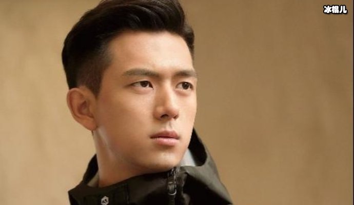 李现新拍时尚大片，网友直呼：现男友太帅了连喉结都散发着魅力
