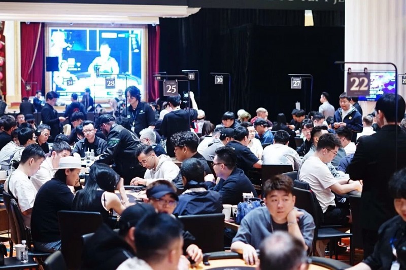 【扑克之星】TLPT济州岛站|主赛B组171人次火爆对战剩余26人晋级!Bai Yunpeng狂揽超80万计分笑傲全场!YIMING LEE斩获巡游豪客赛王冠!