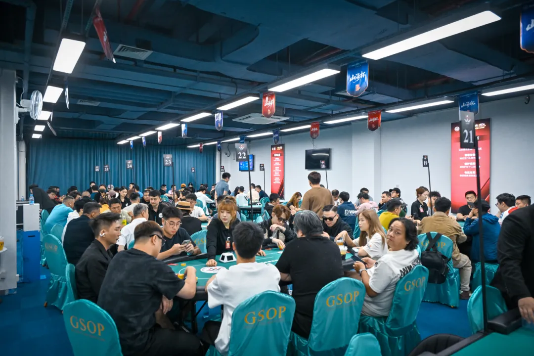 【扑克之星】深圳山海杯 | 三日激战，主赛首轮战罢！本次主赛共计521人次参赛，140位顶尖牌手各凭实力顺利突围
