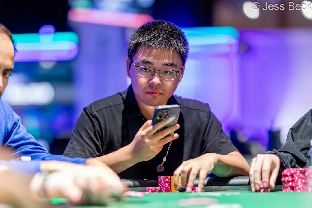 【扑克之星】2026WSOP | 主赛剩62人,唐俊杰记分牌第七,携手Tianle Wang、章聪雅挺进Day7