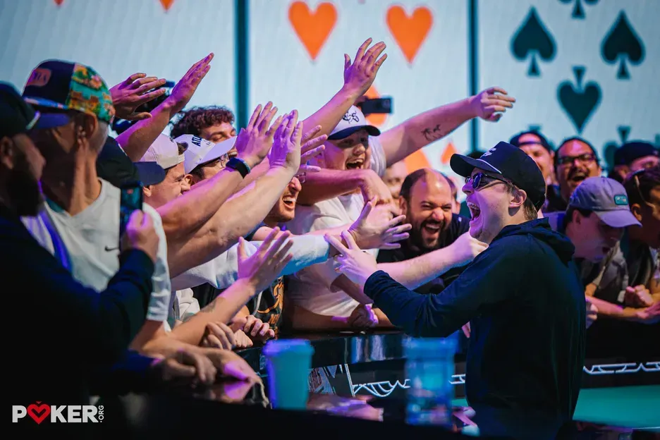 【扑克之星】22岁黑马手握1.94亿筹码断层领跑2026WSOP主赛决赛9人桌